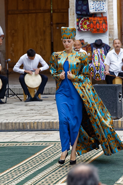 Défilé de mode, concert, danses-001